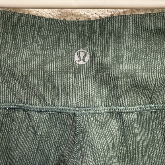 Lululemon Wunder Under Pant *Full-On Luxtreme, Size 6 - Picture 4 of 8